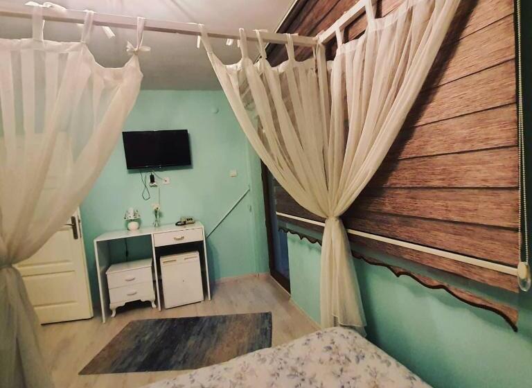 اتاق استاندارد با بالکن, Beyazev Buti̇k Otel Maşuki̇ye