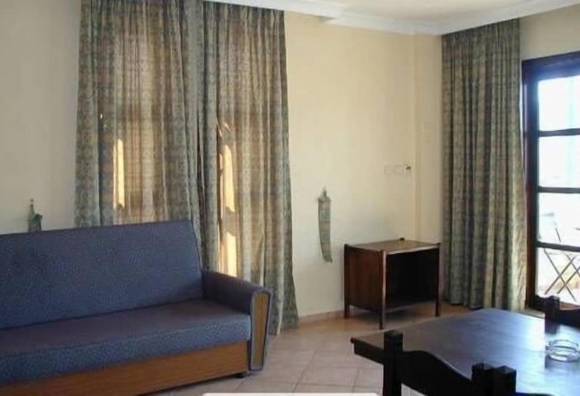 דירת חדר, Club Turquoise Apartments