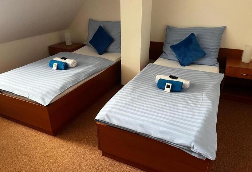 Quarto Estandar, Penzion G