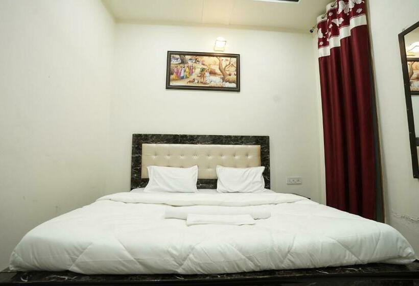 Quarto Deluxe, Virasat Palace