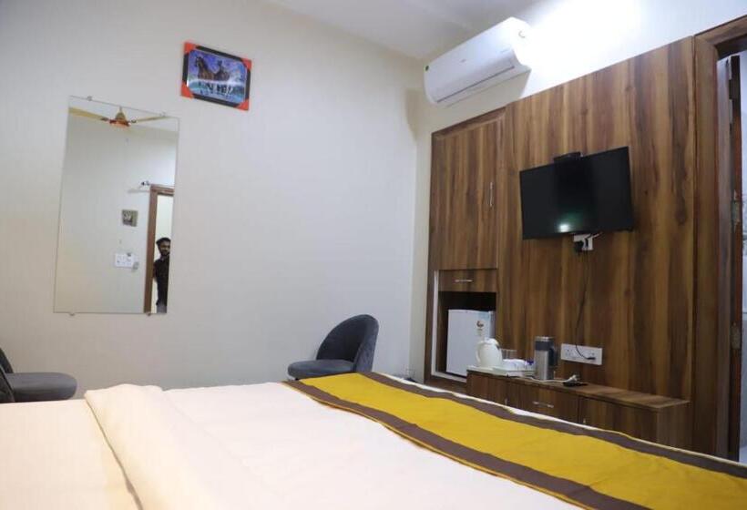 Quarto Deluxe, Virasat Palace