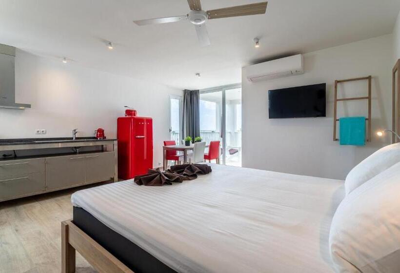 اتاق لوکس با بالکن و چشم‌انداز دریا, Chogogo Dive & Beach Resort Bonaire