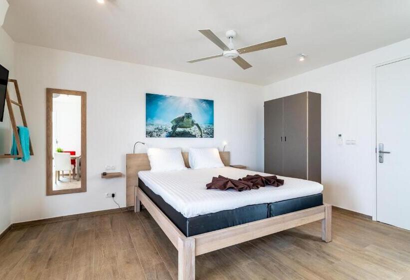 اتاق لوکس با بالکن و چشم‌انداز دریا, Chogogo Dive & Beach Resort Bonaire