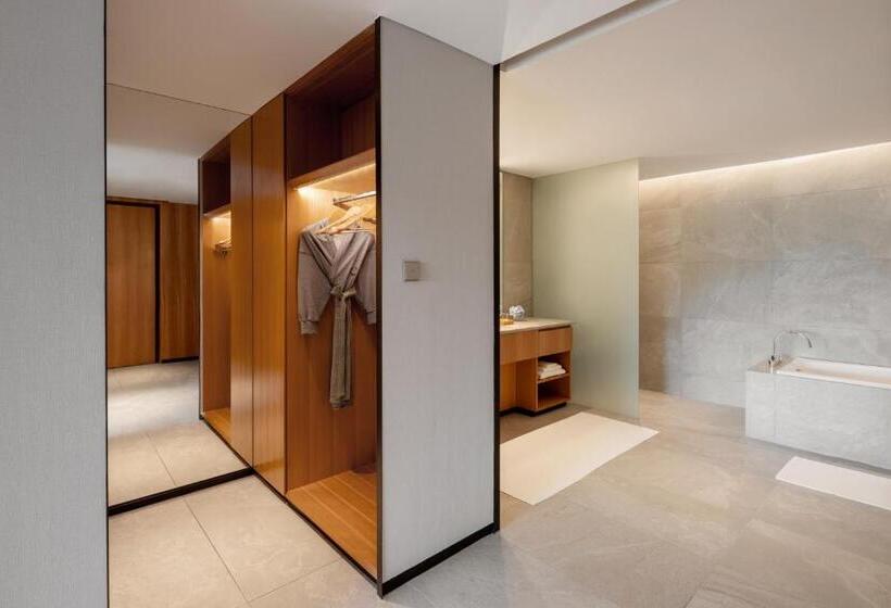 스탠다드 룸 킹사이즈 침대, Hyatt Centric Kota Kinabalu