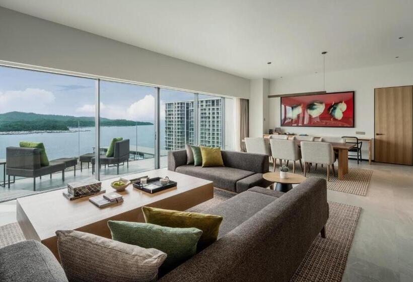 스위트 킹사이즈 침대, Hyatt Centric Kota Kinabalu