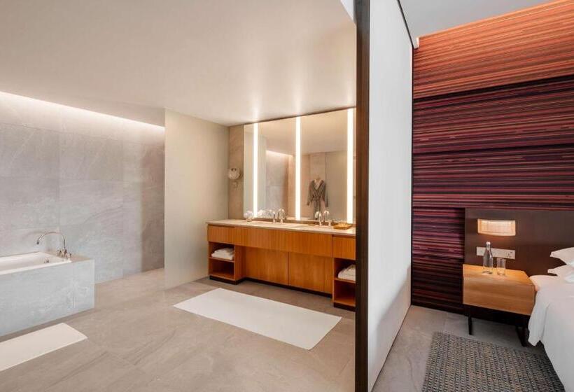 스위트 킹사이즈 침대, Hyatt Centric Kota Kinabalu