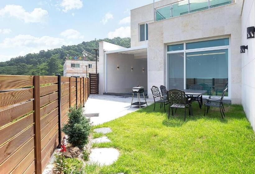 ویلای یک اتاق خوابه با استخر شنا, Ganghwa Elijah Resort