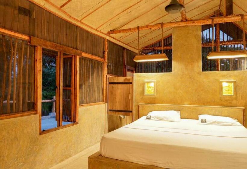 Люкс с Бассейном, Raalmadu Resort