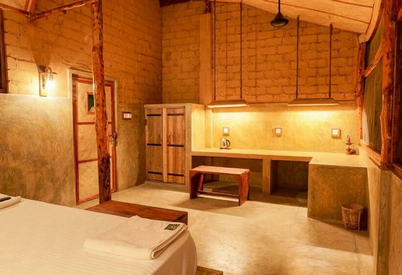 Люкс с Бассейном, Raalmadu Resort