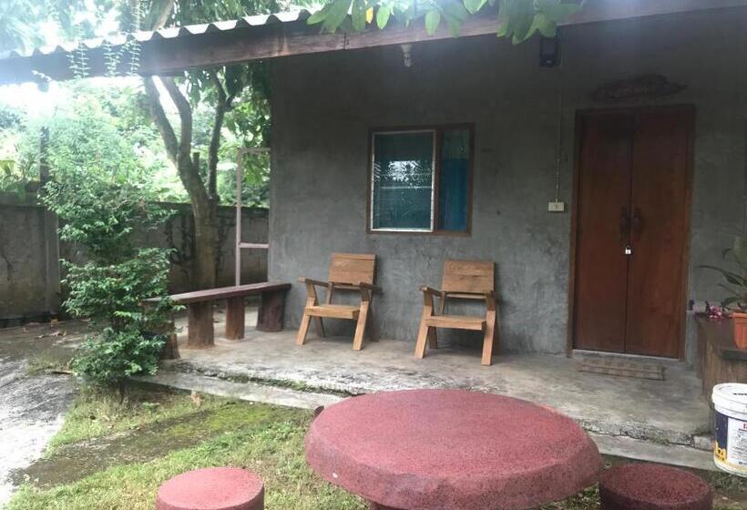 Номер Deluxe Кровать Кинг, บ้านภทรพรรณ ขุนยวม แม่ฮ่องสอน Pataraphan House, Khunyuam, Maehongson, Thailand