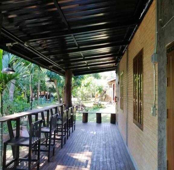 Семейный Номер, บ้านภทรพรรณ ขุนยวม แม่ฮ่องสอน Pataraphan House, Khunyuam, Maehongson, Thailand