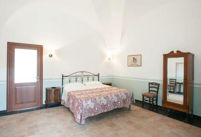 اتاق استاندارد سه نفره, Masseria Agriturismo Moschella