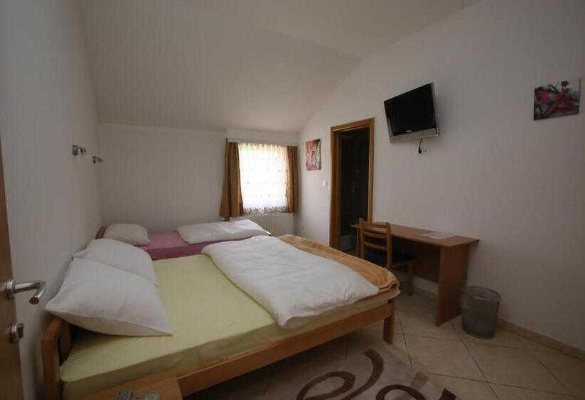 اتاق استاندارد سه نفره, Motel Maks