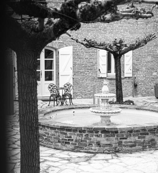 Люкс Повышенной Комфортности, Le Prieuré   Suites Romantiques Spa Privatif, Piscine, Jardin, Massages Proche De Toulouse