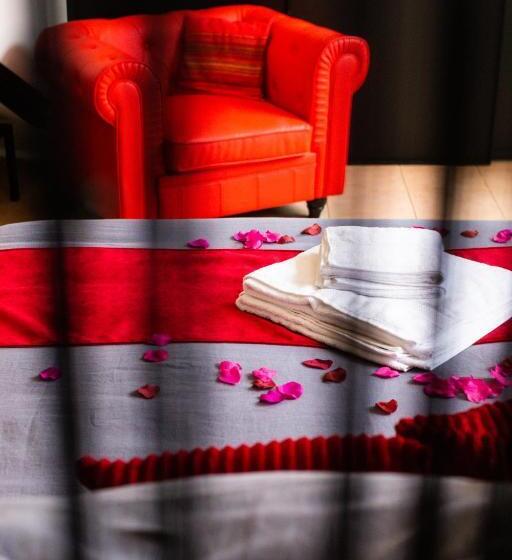 Люкс Повышенной Комфортности, Le Prieuré   Suites Romantiques Spa Privatif, Piscine, Jardin, Massages Proche De Toulouse