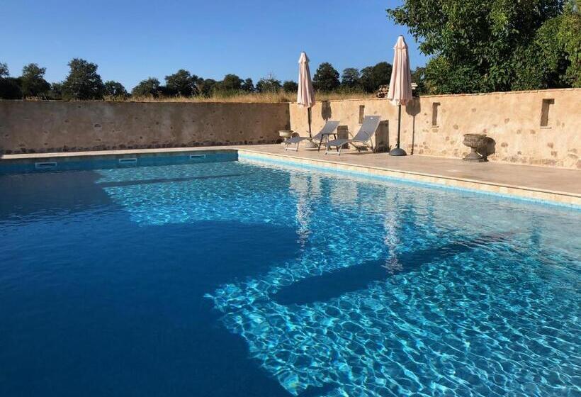 Трехместный Номер Комфорт, Chateau Mareuil