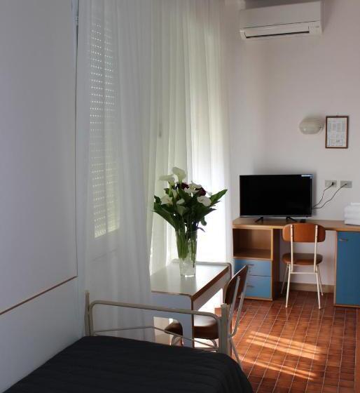 Quarto Triplo Estandar, Emma