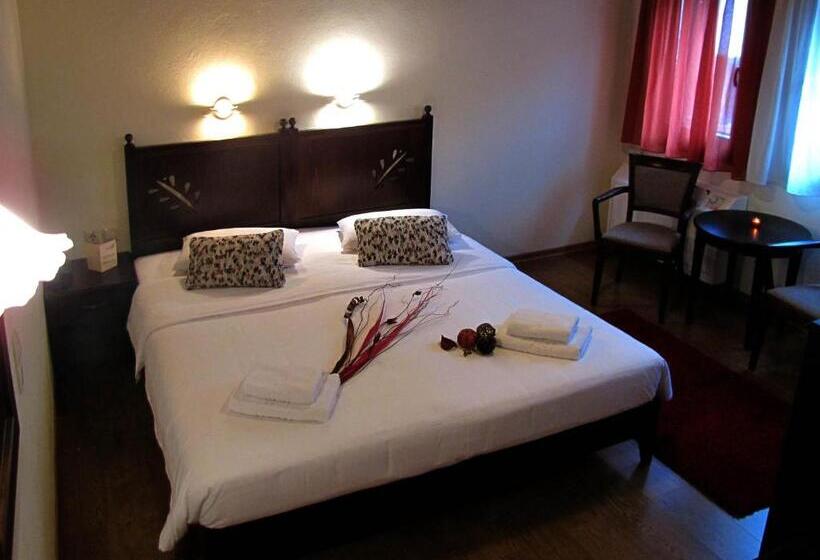 Quarto Estandar Cama King, Mirovoli