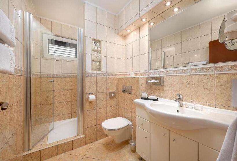 اتاق استاندارد با بالکن و چشم‌انداز دریا, Villa Andrea