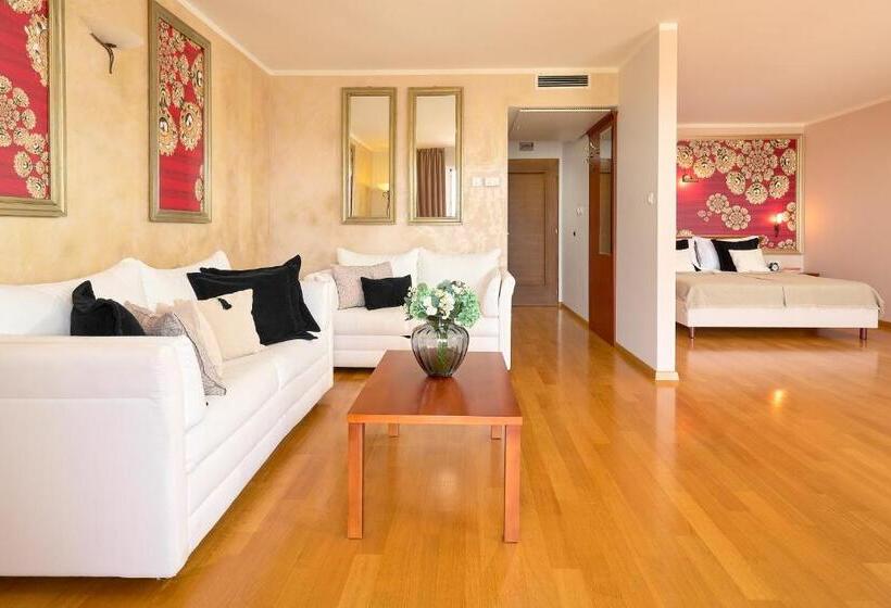 سوییت جونیور با چشم‌انداز دریا, Villa Andrea