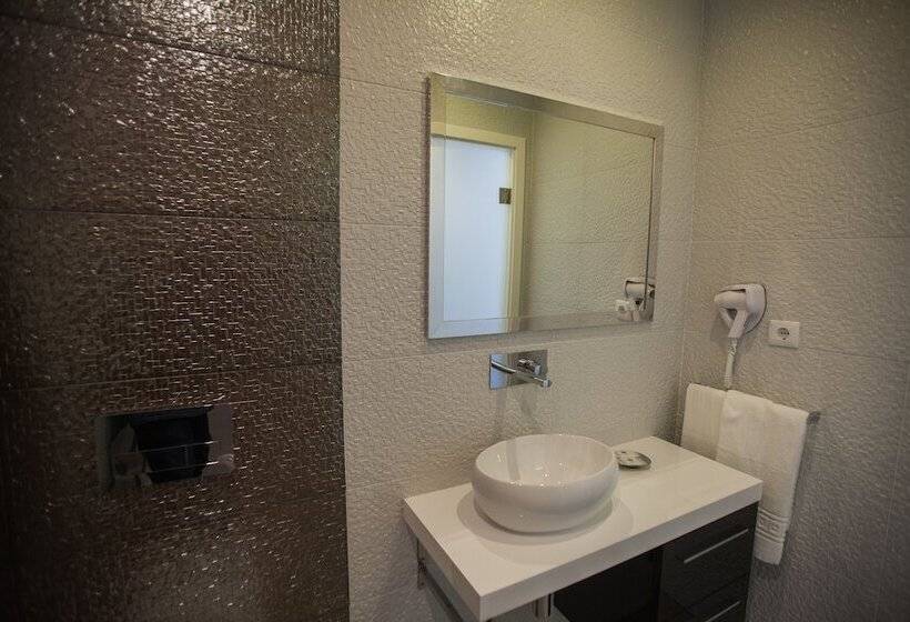 Номер Стандарт Трехместный, Thomar Story  Guest House