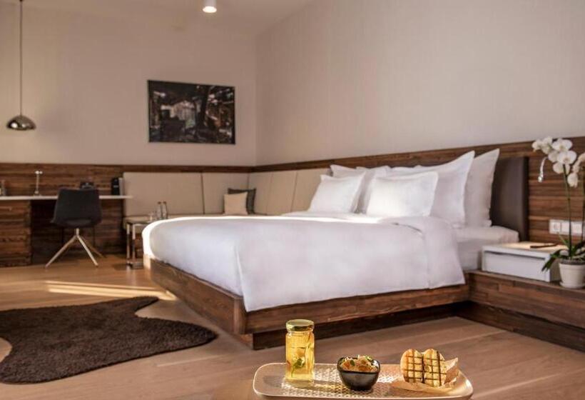 اتاق اجرایی, Radisson Collection Hotel, Old Mill Belgrade