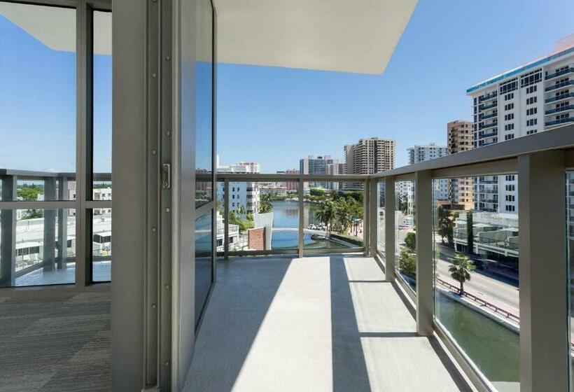 سوئیت با تخت بزرگ, The Gates Hotel South Beach