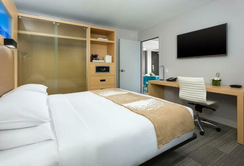 سوئیت با تخت بزرگ, The Gates Hotel South Beach