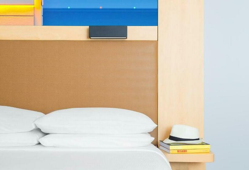 Номер Стандарт Вид на Бассейн, The Gates Hotel South Beach