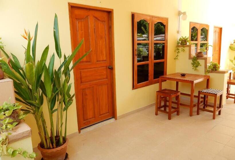 اتاق سوپریور سه تخته, Malee Resort