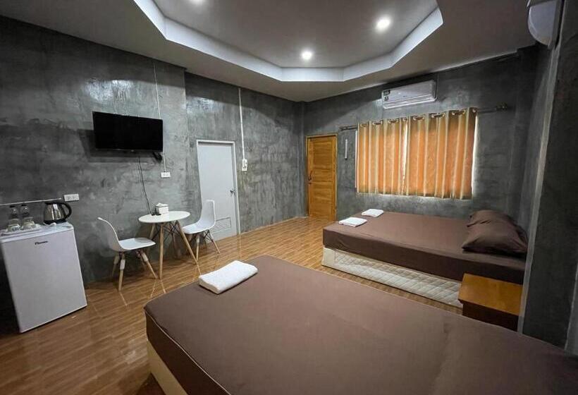 Номер Стандарт Трехместный, บ้านภัทร์จรัส น่าน   Baan Patjarad Nan
