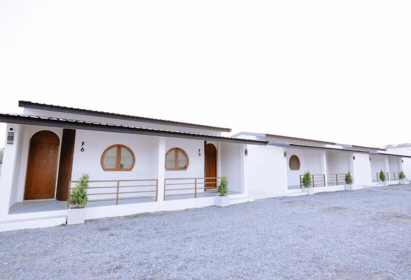 Трехместный Номер Superior, Peeranon Resort