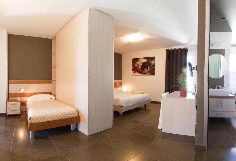 标准三人间, Ragusa Inn