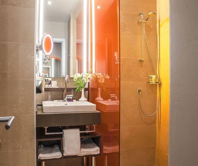 Номер Deluxe Внутренний, Mercure Tyumen Center