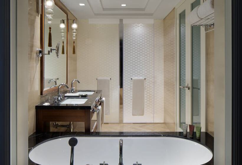 Номер Deluxe Кровать Кинг Вид на Город, Taj Dubai