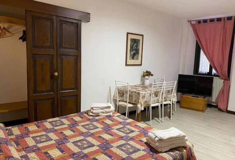 Студия Стандарт, Antica Corte Milanese