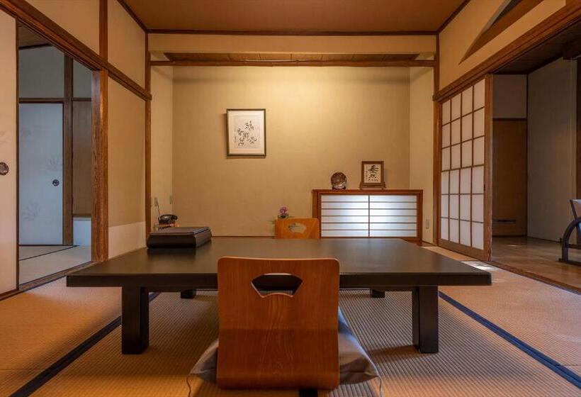 Семейный Номер Вид на Сад, Jinya Ryokan