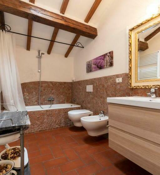 اتاق استاندارد سه تخته با چشم‌انداز استخر, B&b Podere Calvanella