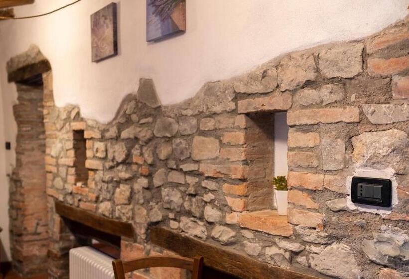 سوییت جونیور با چشم‌انداز استخر, B&b Podere Calvanella