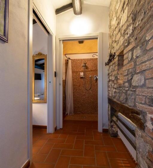 سوییت جونیور با چشم‌انداز استخر, B&b Podere Calvanella