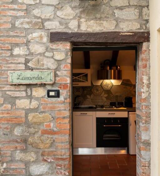 سوییت جونیور با چشم‌انداز استخر, B&b Podere Calvanella