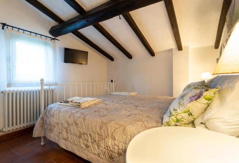 سوییت جونیور با چشم‌انداز استخر, B&b Podere Calvanella