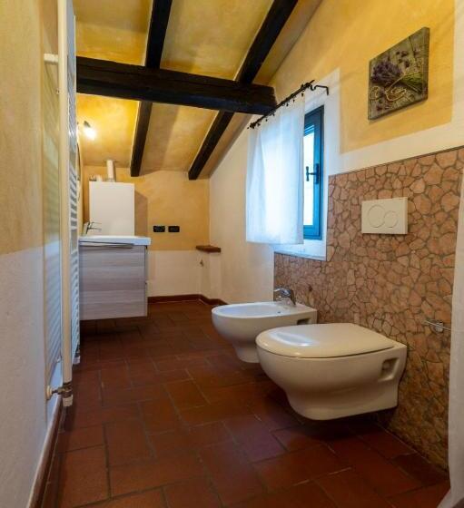 سوییت جونیور با چشم‌انداز استخر, B&b Podere Calvanella