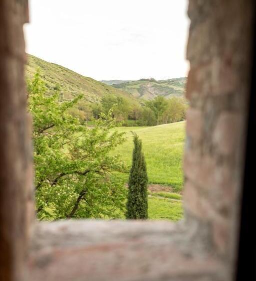 سوییت جونیور با چشم‌انداز استخر, B&b Podere Calvanella