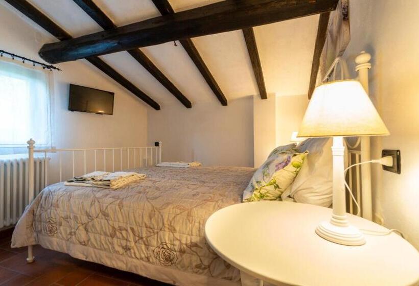 سوییت جونیور با چشم‌انداز استخر, B&b Podere Calvanella