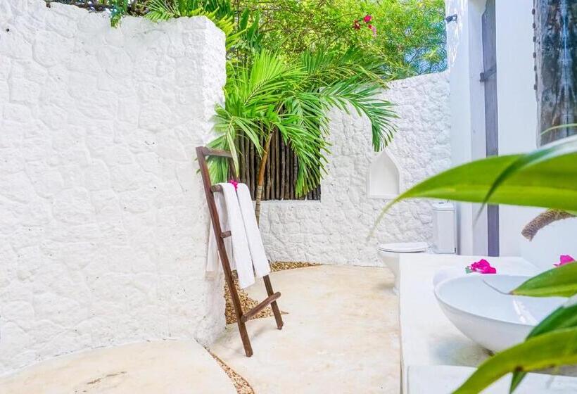 بانگلوی استاندارد, Indigo Beach Zanzibar