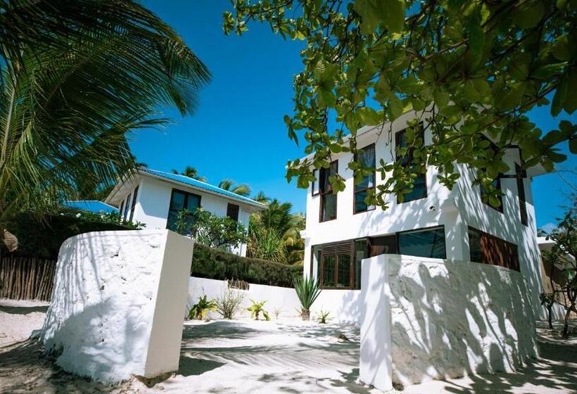 بانگلوی استاندارد, Indigo Beach Zanzibar