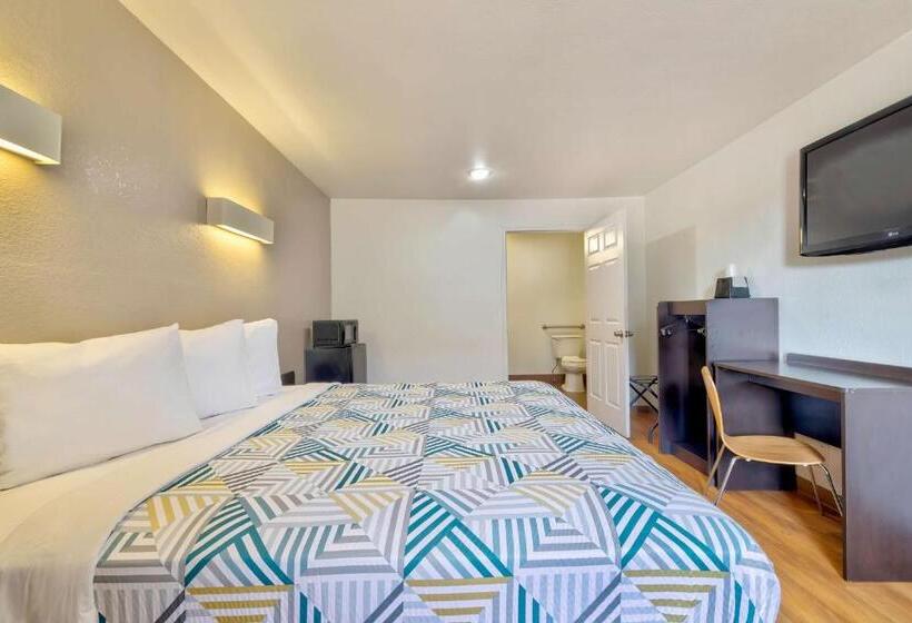 适合残疾人士使用的带超级大床的标准间, Motel 6bryan, Tx  College Station