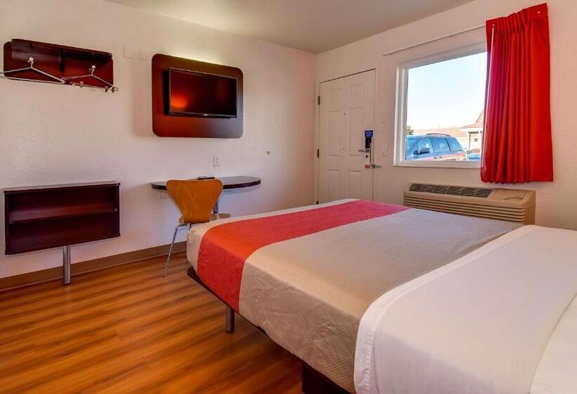 חדר סטנדרט מותאם לאדם עם מוגבלויות, Motel 6 Riverside, Ca  South