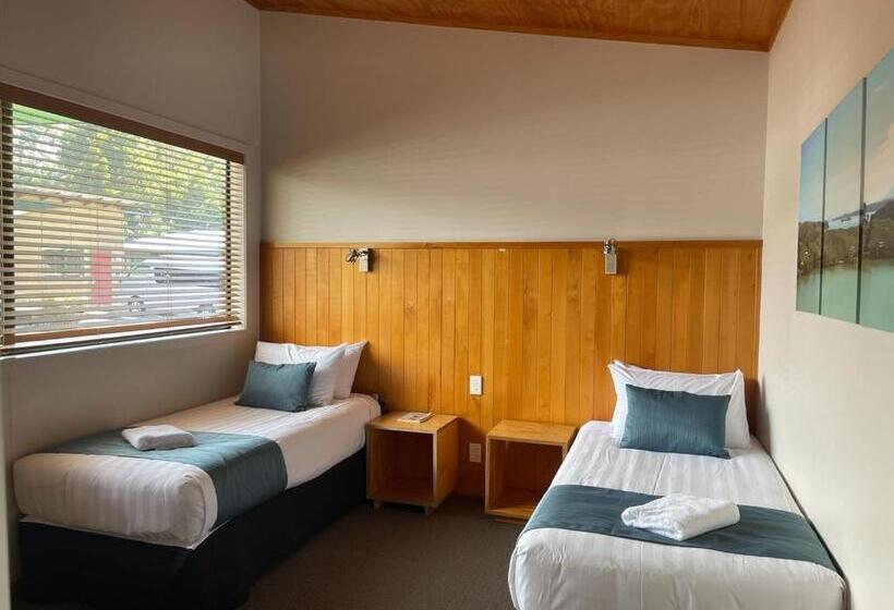 Семейный Номер, Waitomo Lodge